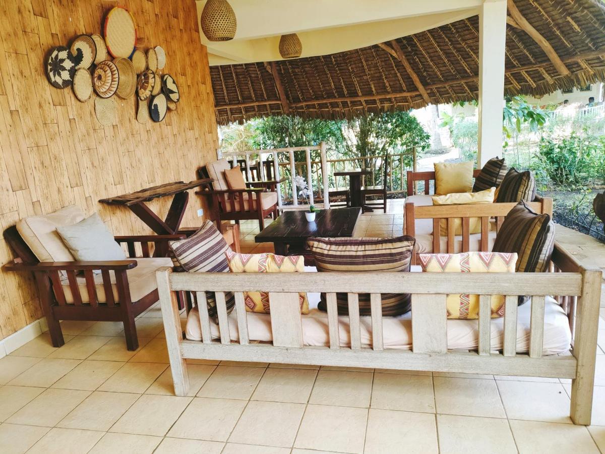 Upani In Diani Bed & Breakfast Diani Beach Eksteriør bilde