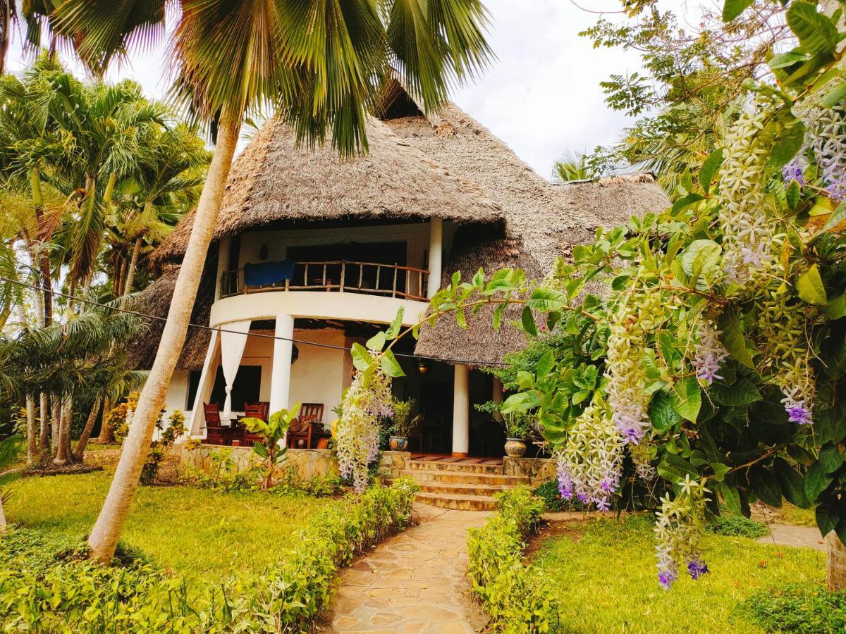 Upani In Diani Bed & Breakfast Diani Beach Eksteriør bilde