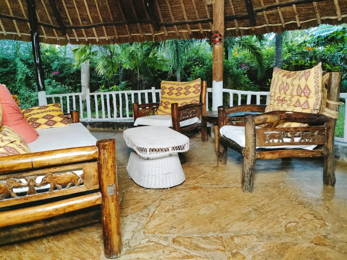 Upani In Diani Bed & Breakfast Diani Beach Eksteriør bilde