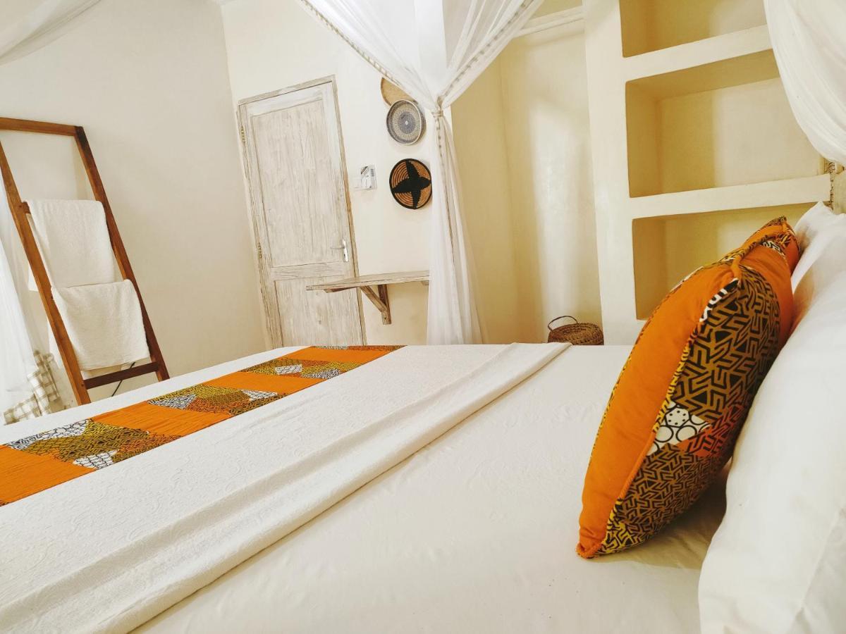Upani In Diani Bed & Breakfast Diani Beach Eksteriør bilde