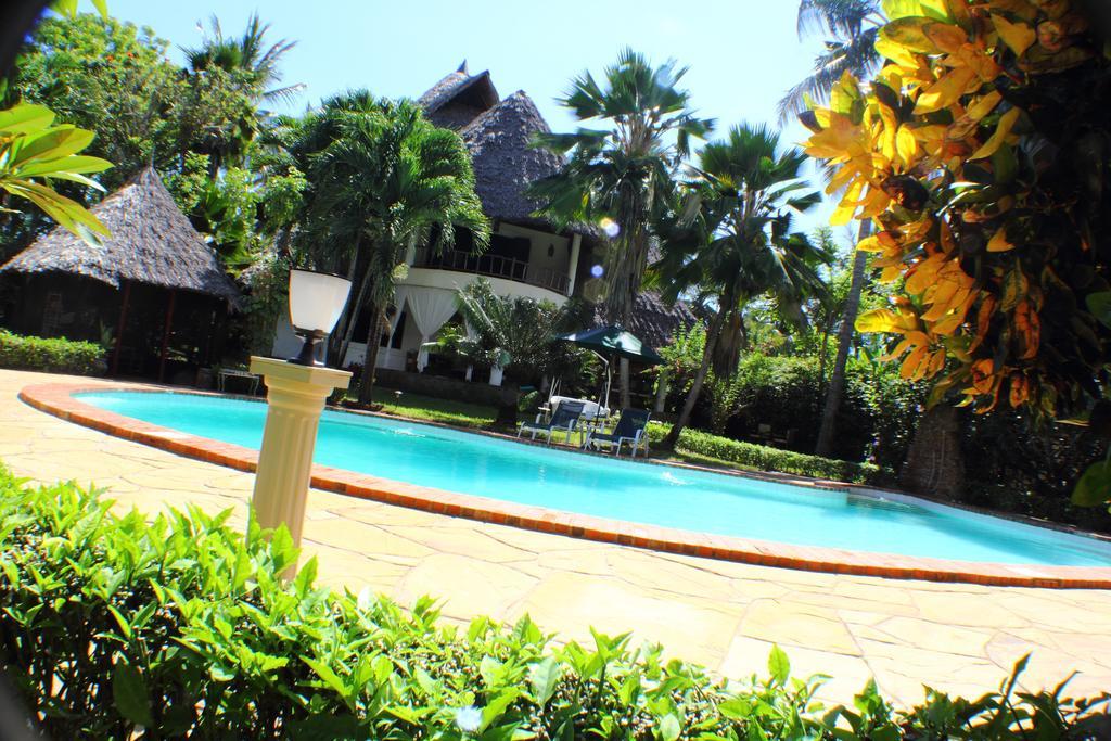 Upani In Diani Bed & Breakfast Diani Beach Eksteriør bilde
