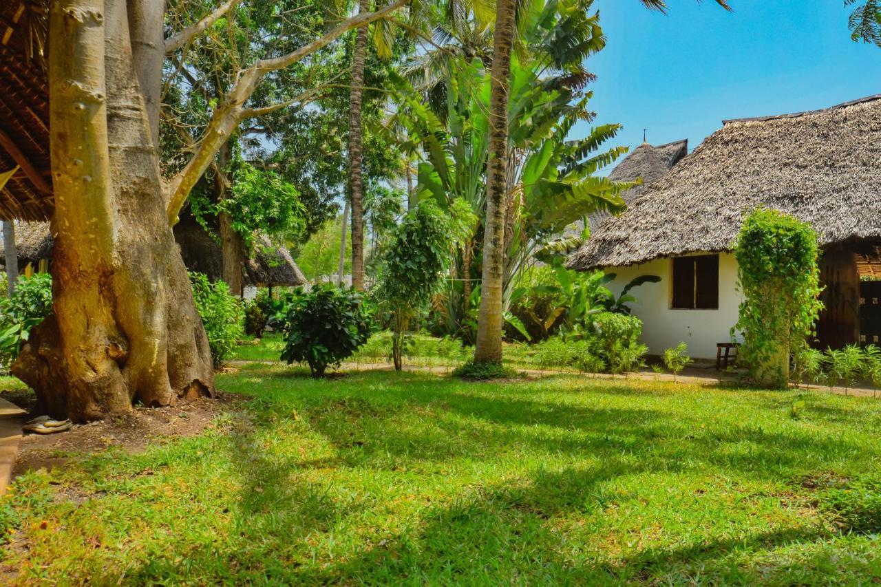 Upani In Diani Bed & Breakfast Diani Beach Eksteriør bilde