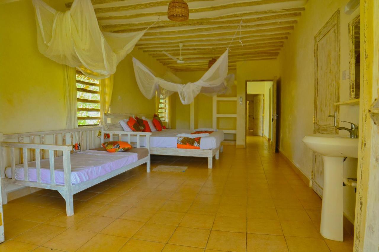 Upani In Diani Bed & Breakfast Diani Beach Eksteriør bilde