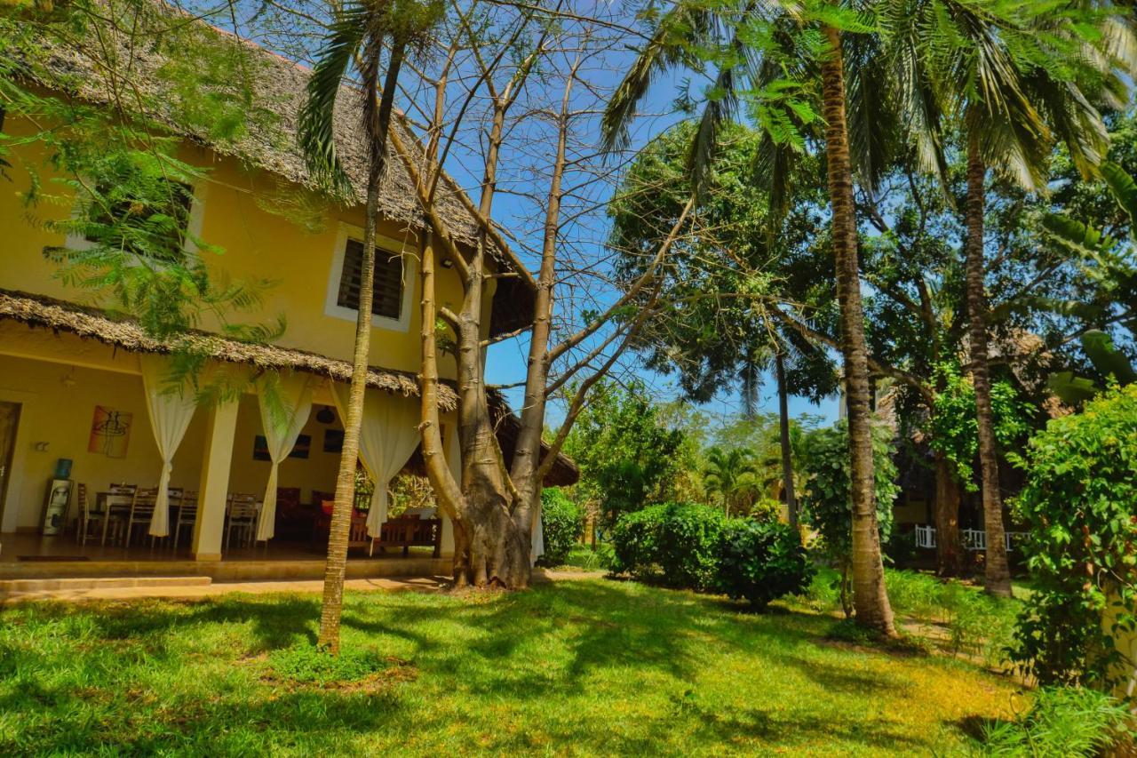 Upani In Diani Bed & Breakfast Diani Beach Eksteriør bilde