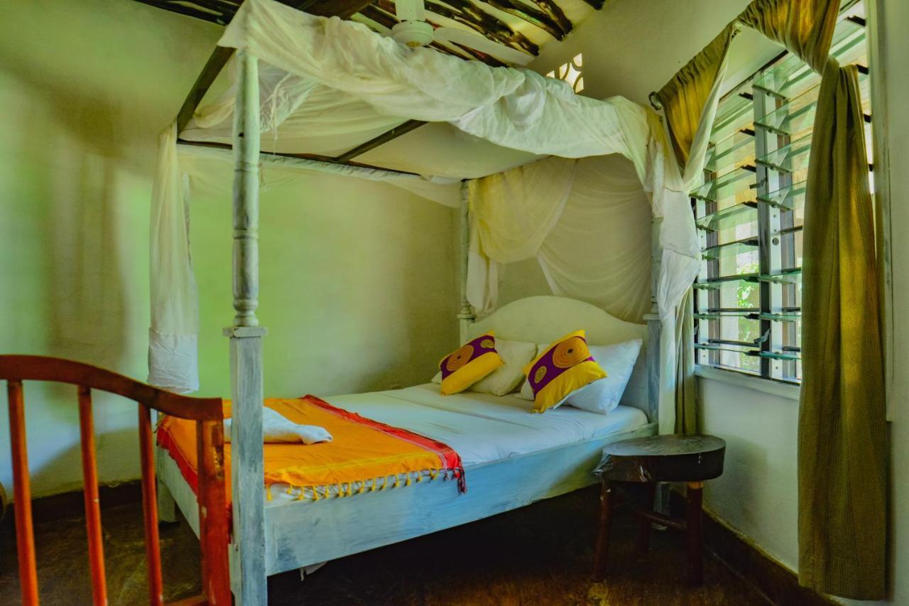Upani In Diani Bed & Breakfast Diani Beach Eksteriør bilde