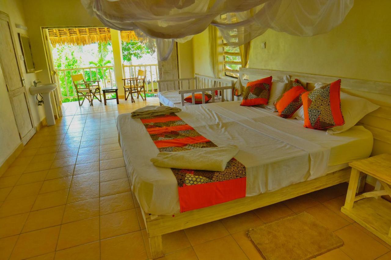 Upani In Diani Bed & Breakfast Diani Beach Eksteriør bilde