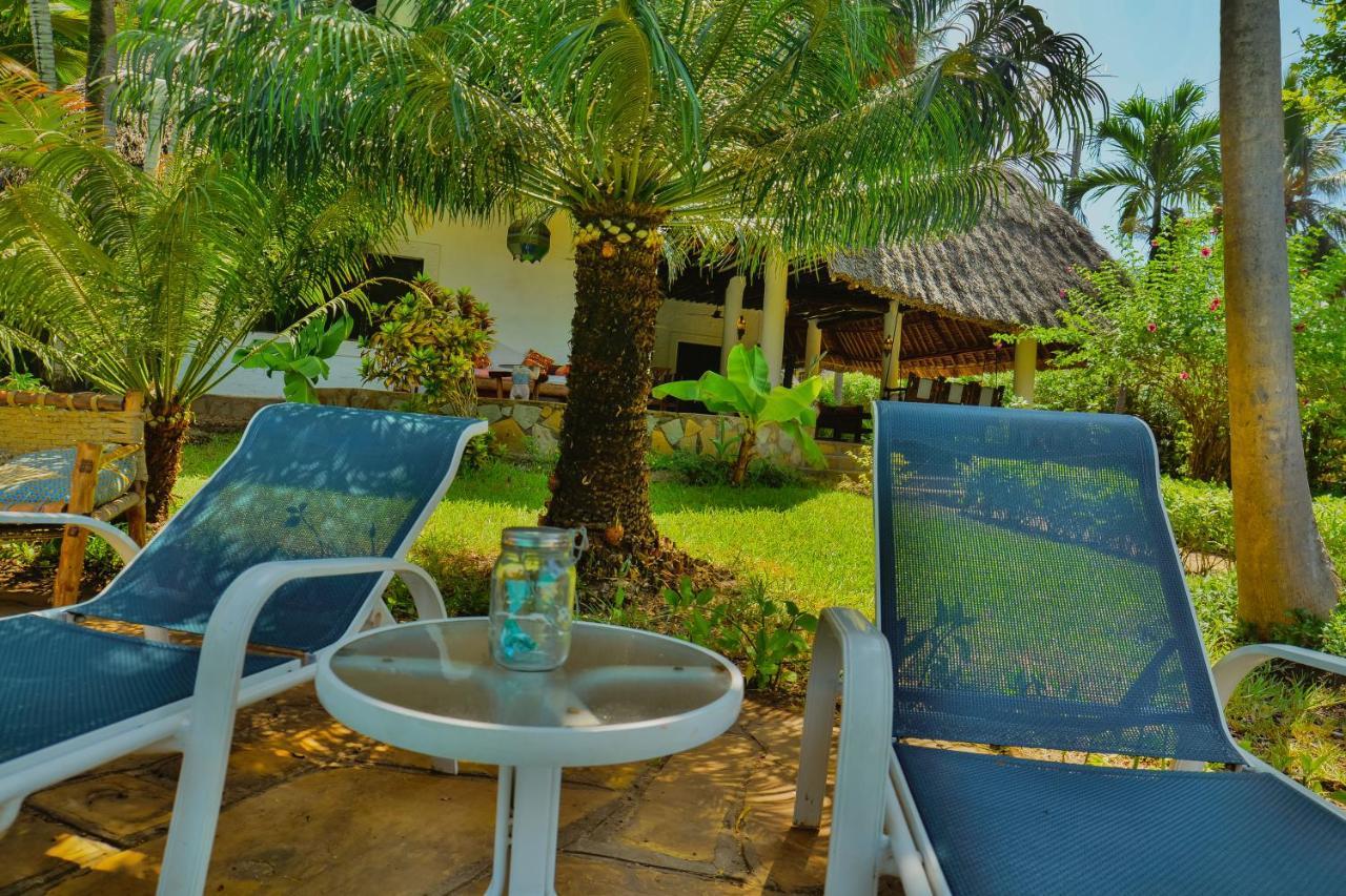 Upani In Diani Bed & Breakfast Diani Beach Eksteriør bilde