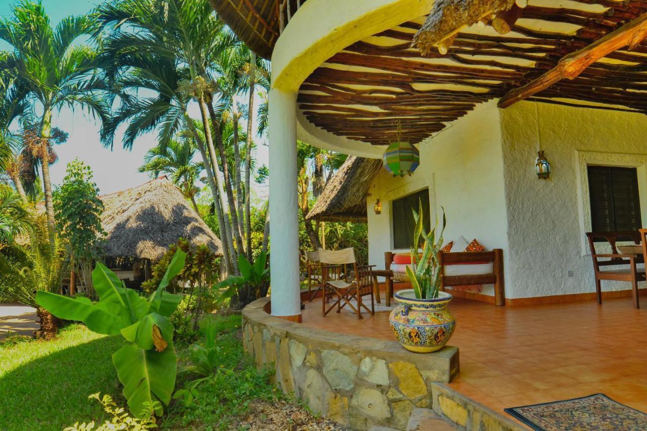 Upani In Diani Bed & Breakfast Diani Beach Eksteriør bilde