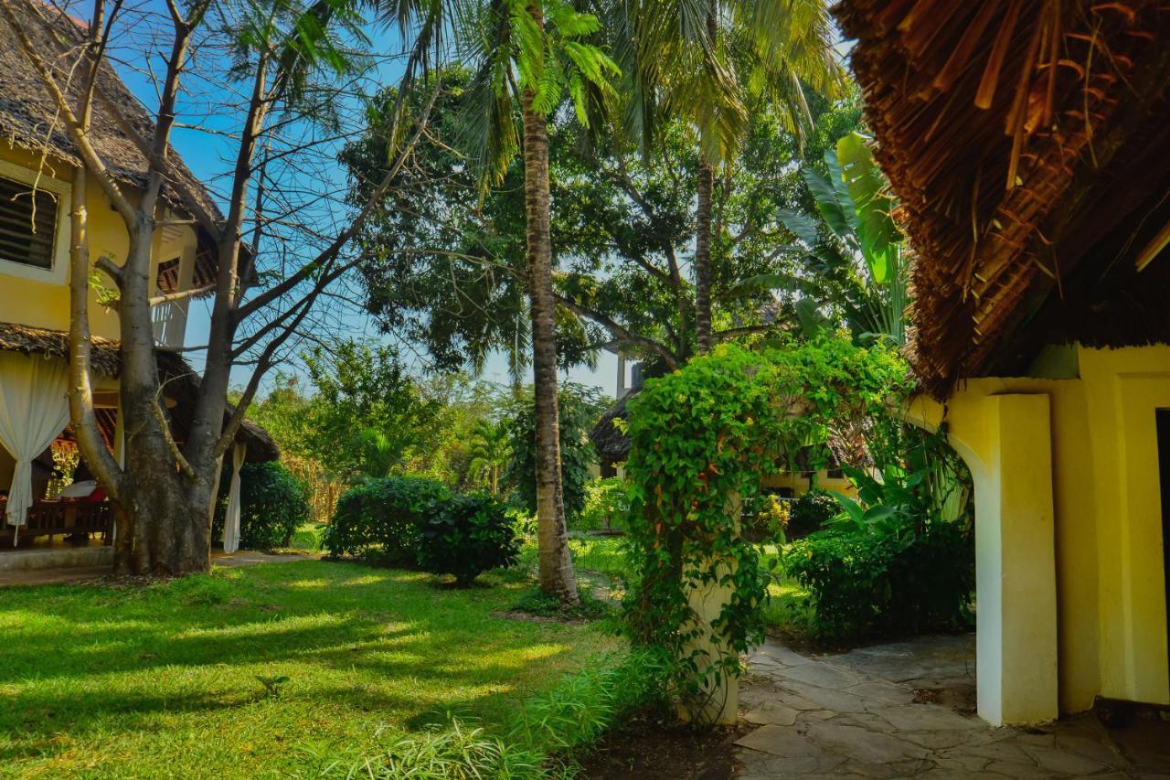Upani In Diani Bed & Breakfast Diani Beach Eksteriør bilde